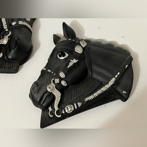 Pair of Vintage Chalkware Western Horse head Wall Decor - Picture 2 of 9